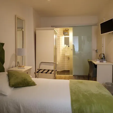 Du Raisin Hotel 2*